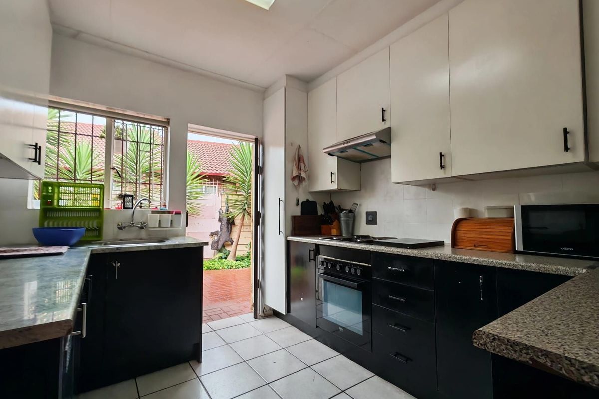 Townhouse For Sale in Birch Acres - Photo 5