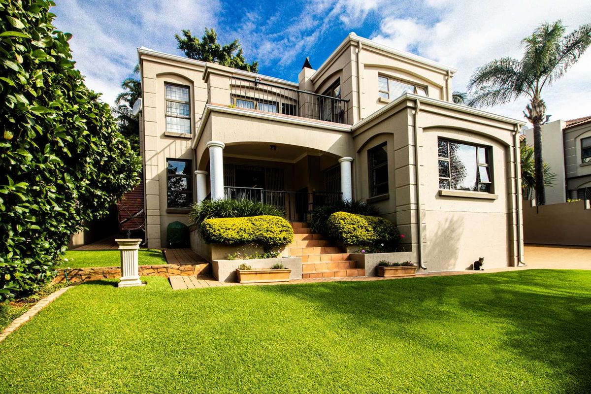 House For Sale in Moreleta Park - Photo 2