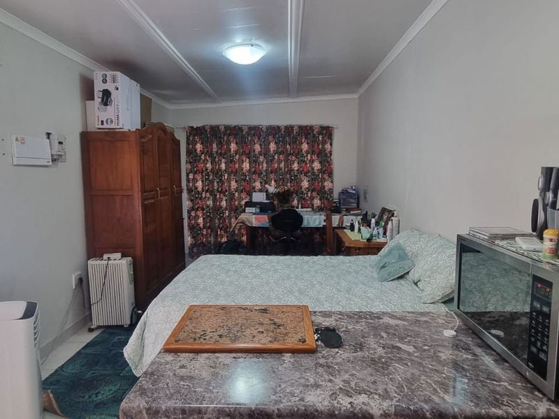 House For Sale in Beaconsfield - Photo 9