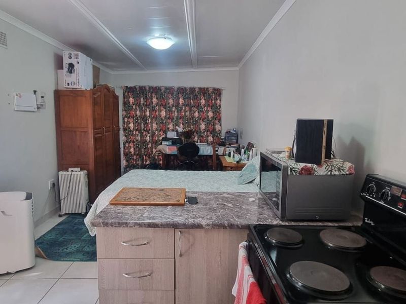 House For Sale in Beaconsfield - Photo 7