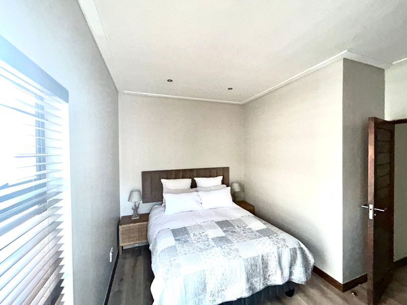 Townhouse To Rent in Menlo Park - Photo 7