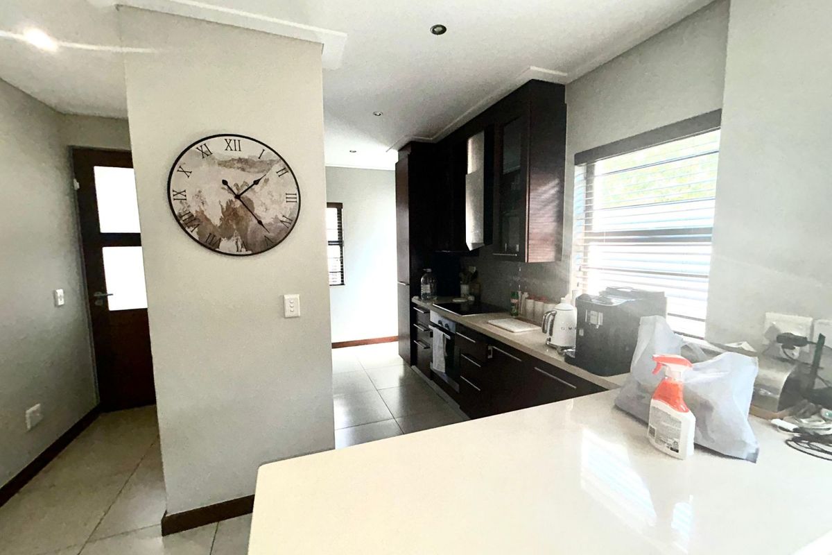 Townhouse To Rent in Menlo Park - Photo 3