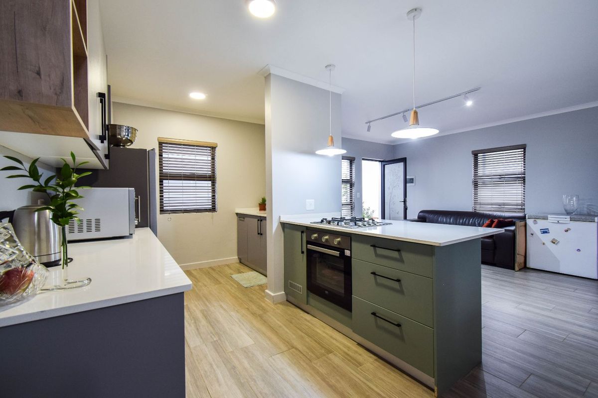 Townhouse For Sale in Olympus AH - Photo 2