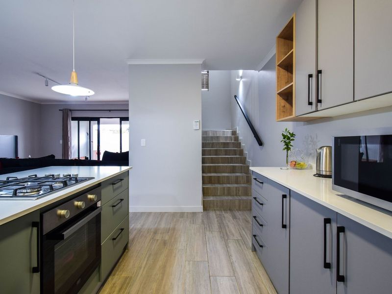 Townhouse For Sale in Olympus AH - Photo 4