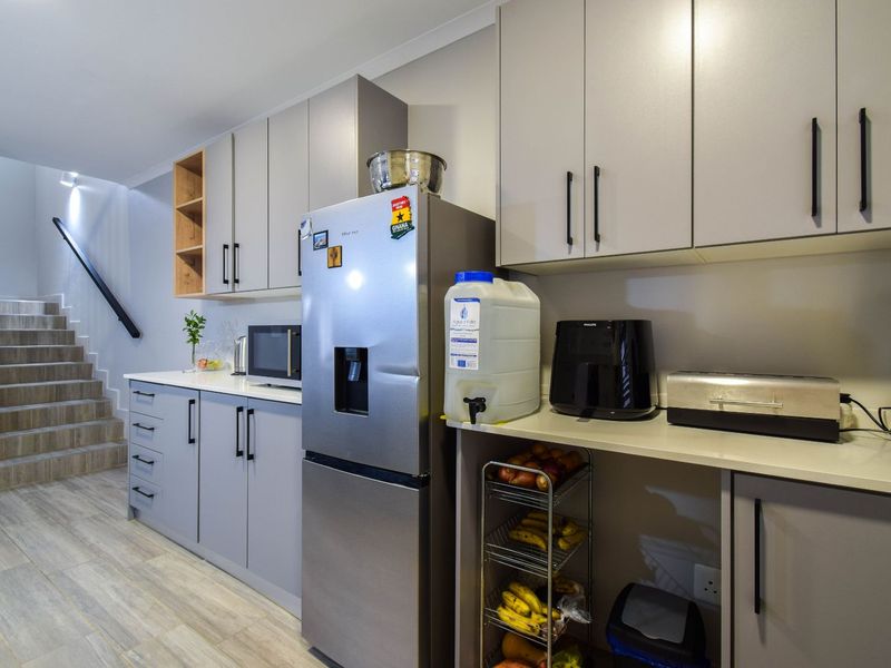 Townhouse For Sale in Olympus AH - Photo 8