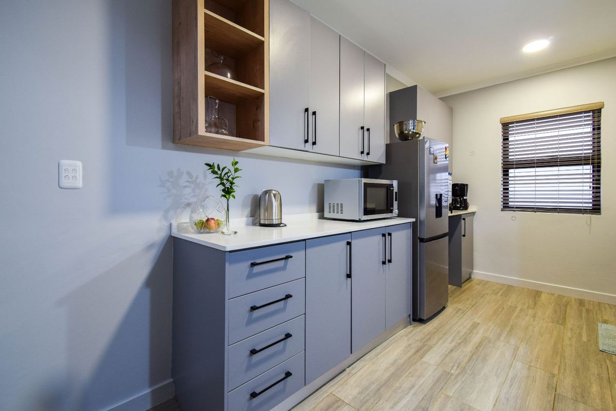 Townhouse For Sale in Olympus AH - Photo 3