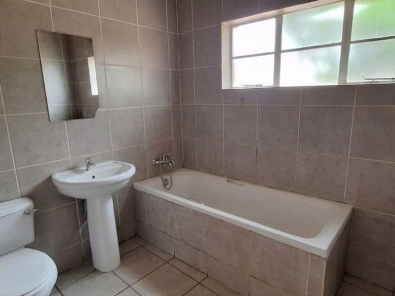 House For Sale in Beaconsfield - Photo 8