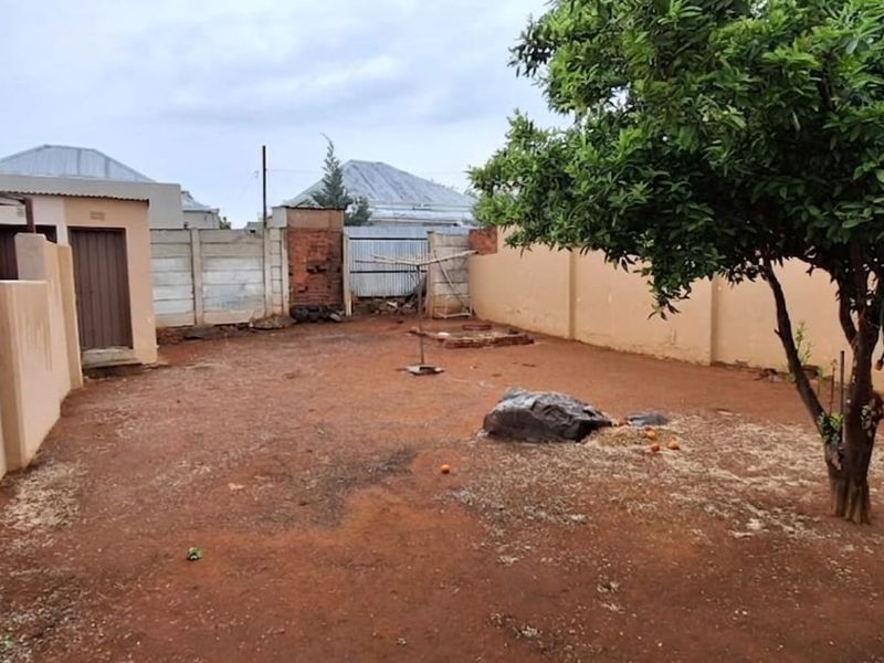 House For Sale in Beaconsfield - Photo 10