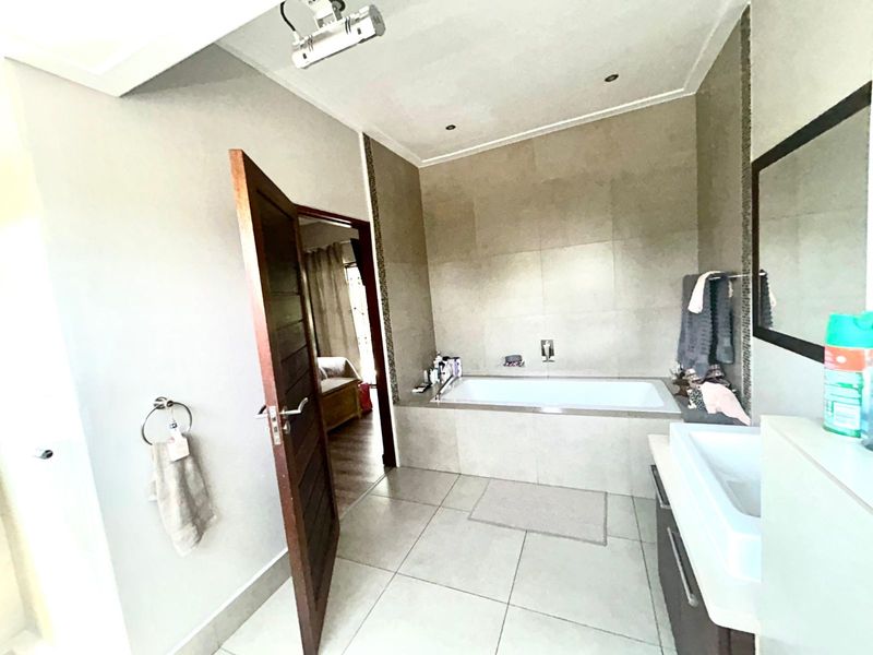 Townhouse To Rent in Menlo Park - Photo 7