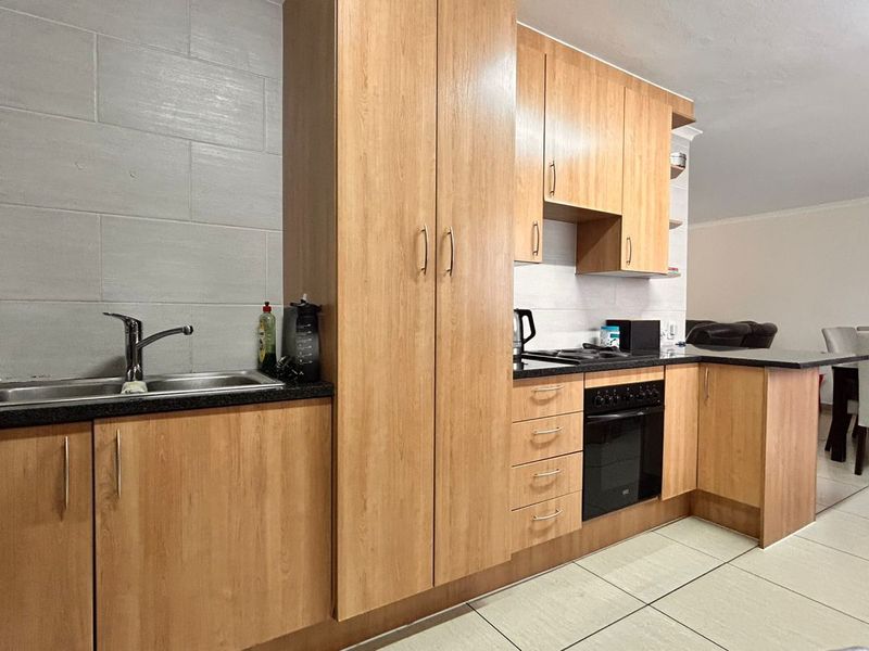 Townhouse For Sale in North Riding - Photo 8