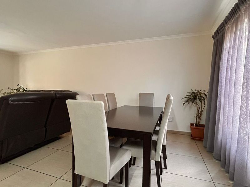 Townhouse For Sale in North Riding - Photo 7