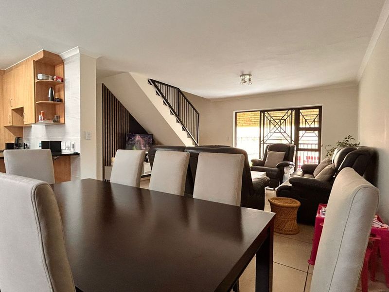 Townhouse For Sale in North Riding - Photo 6