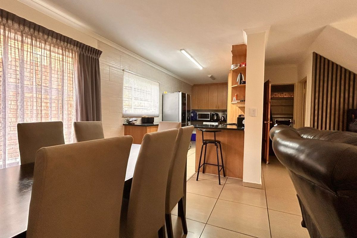 Townhouse For Sale in North Riding - Photo 5