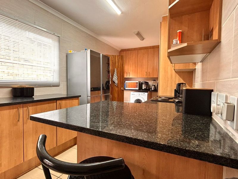 Townhouse For Sale in North Riding - Photo 9