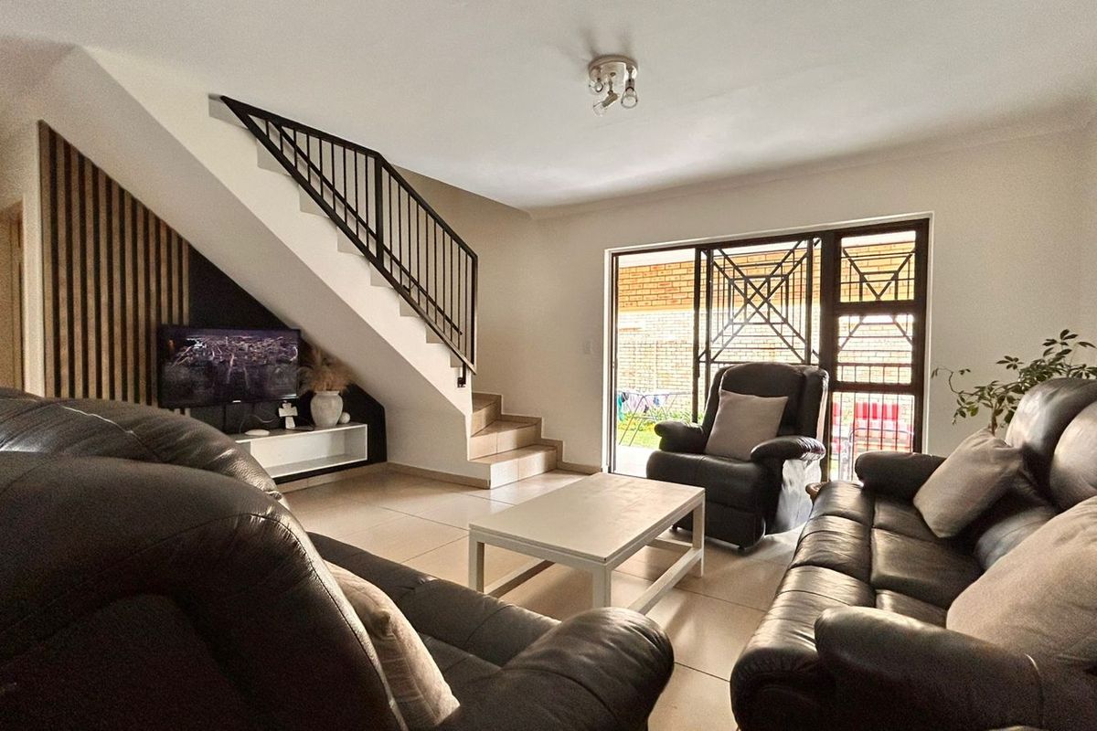 Townhouse For Sale in North Riding - Photo 2