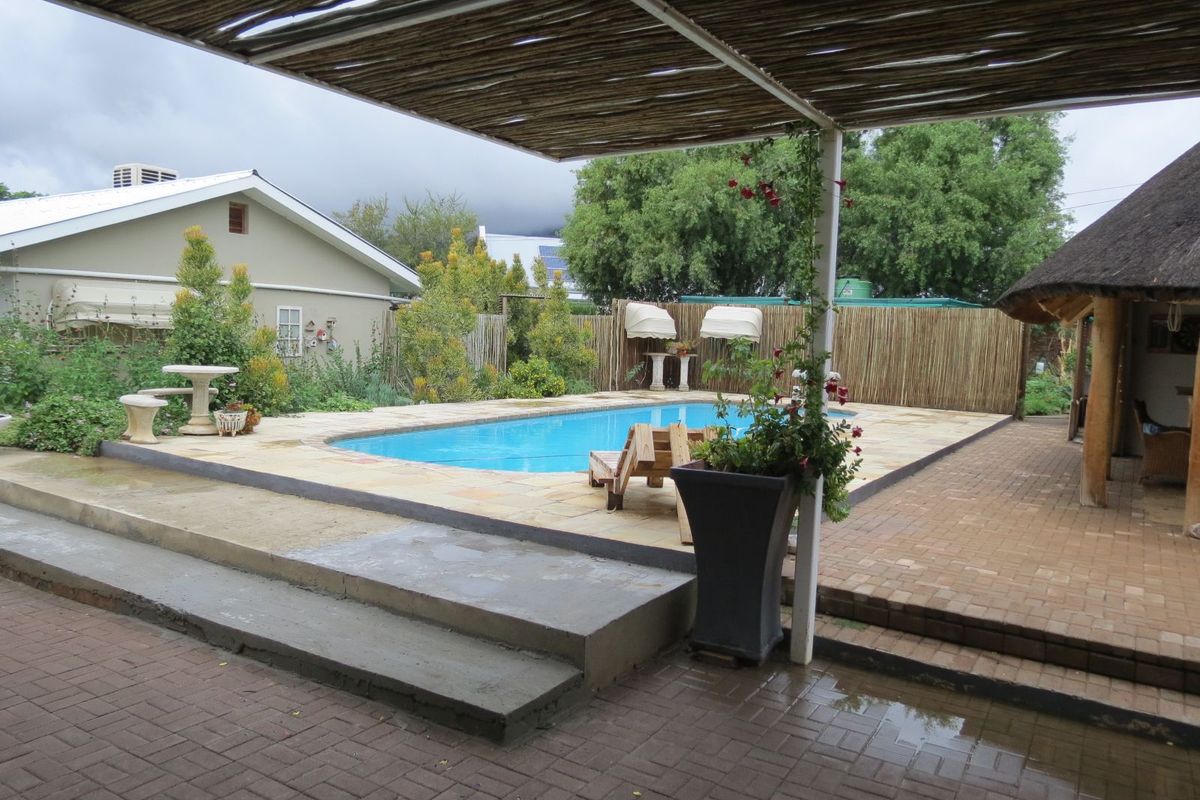 House For Sale in Prince Albert Central - Photo 2