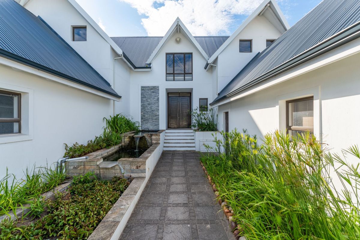 House For Sale in St Francis Links - Photo 2