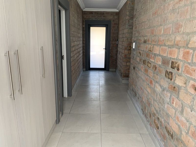 House For Sale in Albertinia Central - Photo 3