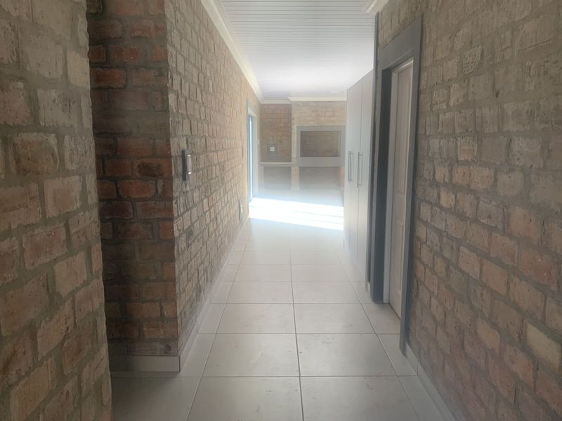 House For Sale in Albertinia Central - Photo 4