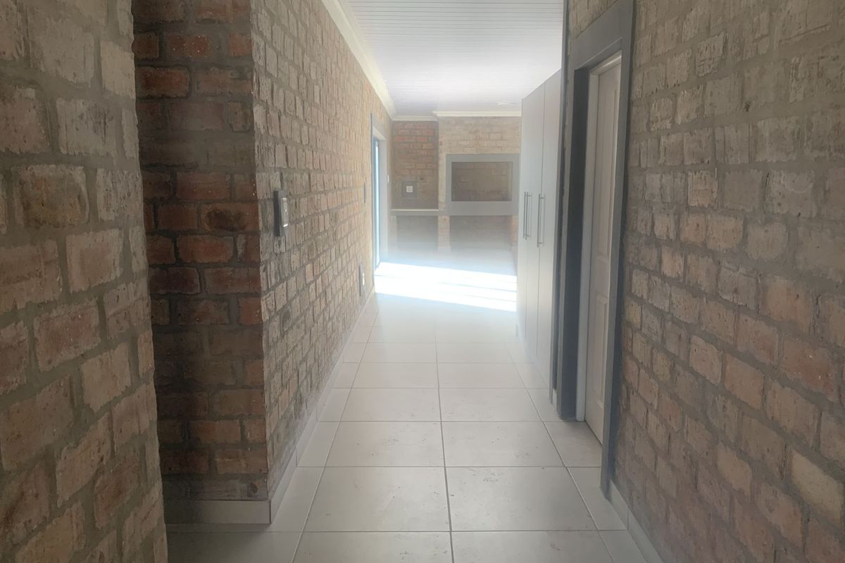 House For Sale in Albertinia Central - Photo 4