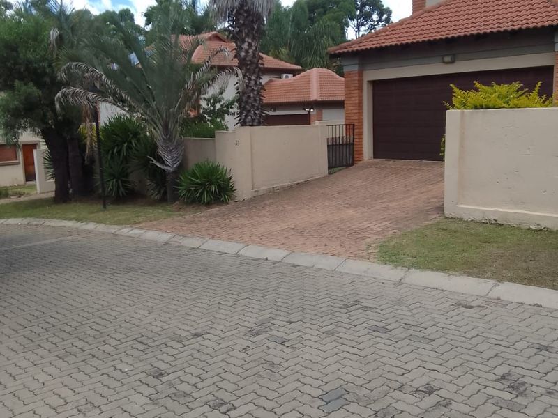 House For Sale in Equestria - Photo 2