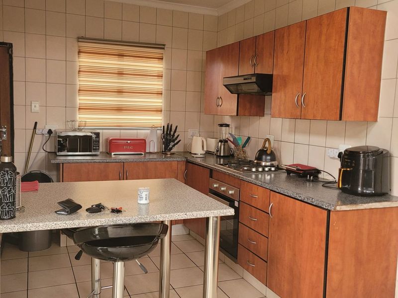 Townhouse For Sale in Reyno Ridge - Photo 2