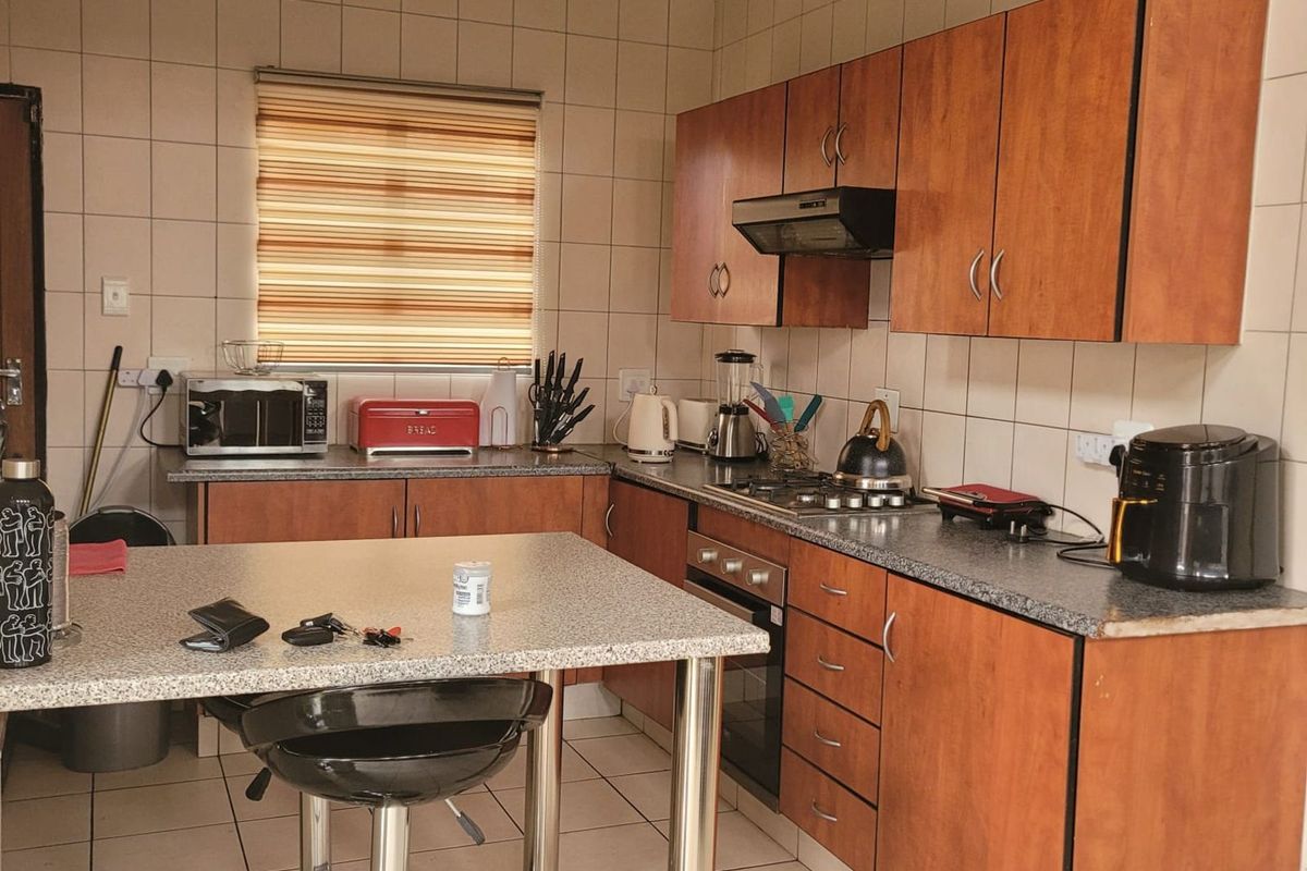 Townhouse For Sale in Reyno Ridge - Photo 2