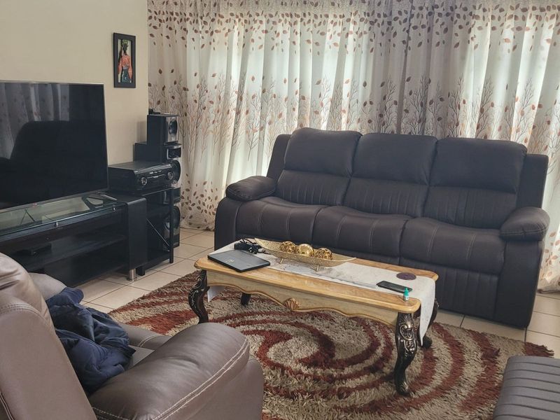 Townhouse For Sale in Reyno Ridge - Photo 3