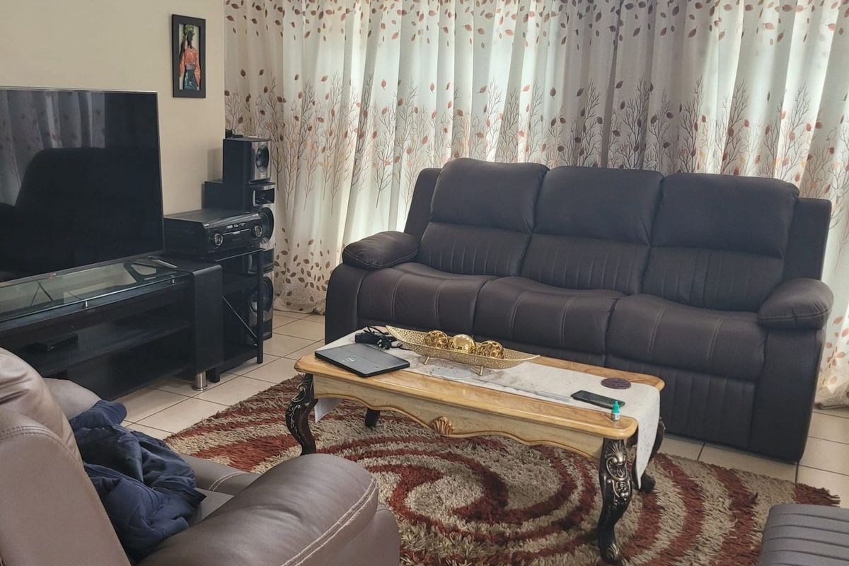 Townhouse For Sale in Reyno Ridge - Photo 3