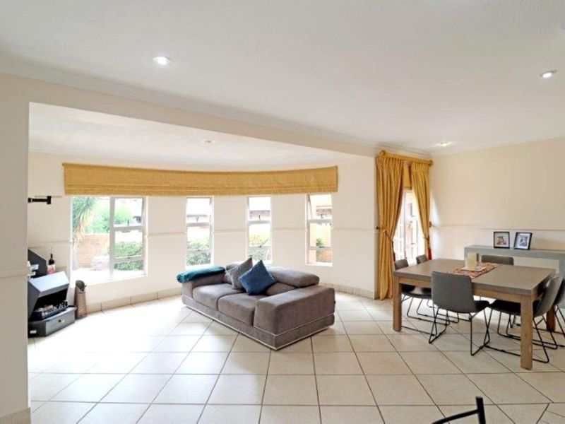 House For Sale in Centurion Golf Estate - Photo 8