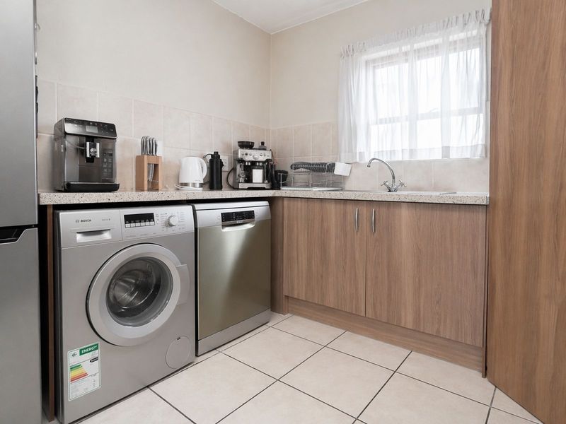 Apartment For Sale in Douglasdale - Photo 7