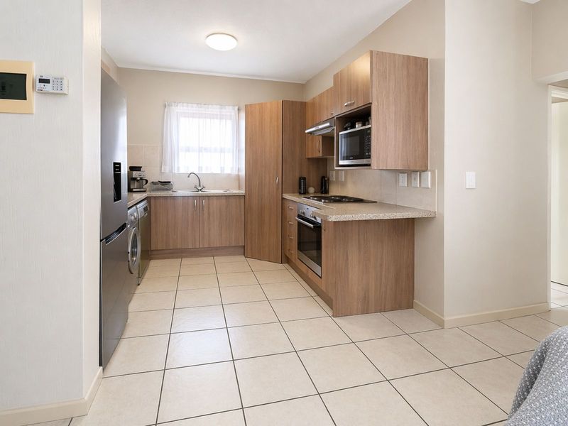 Apartment For Sale in Douglasdale - Photo 5