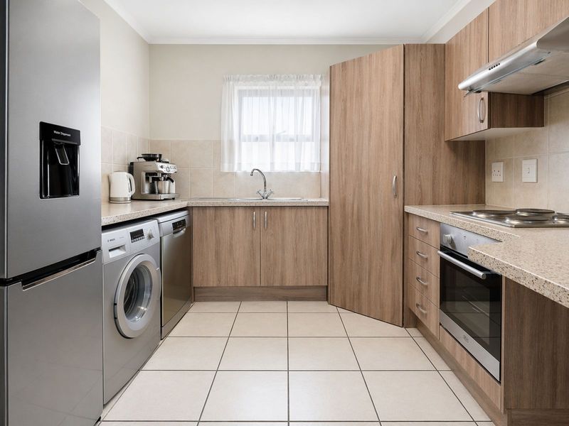 Apartment For Sale in Douglasdale - Photo 6