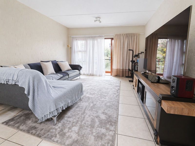 Apartment For Sale in Douglasdale - Photo 4
