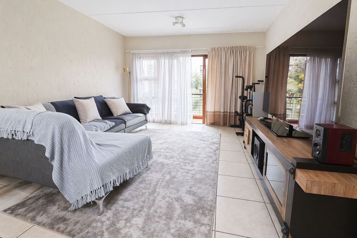 Apartment For Sale in Douglasdale - Photo 4