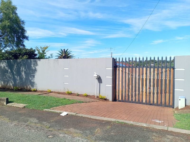 House For Sale in Florida Lake - Photo 2