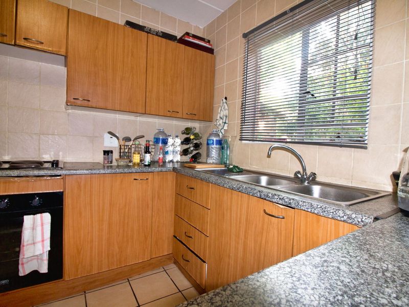 Townhouse For Sale in Bromhof - Photo 7