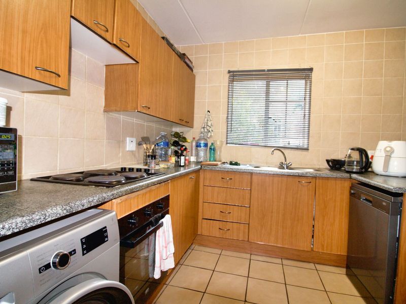 Townhouse For Sale in Bromhof - Photo 6