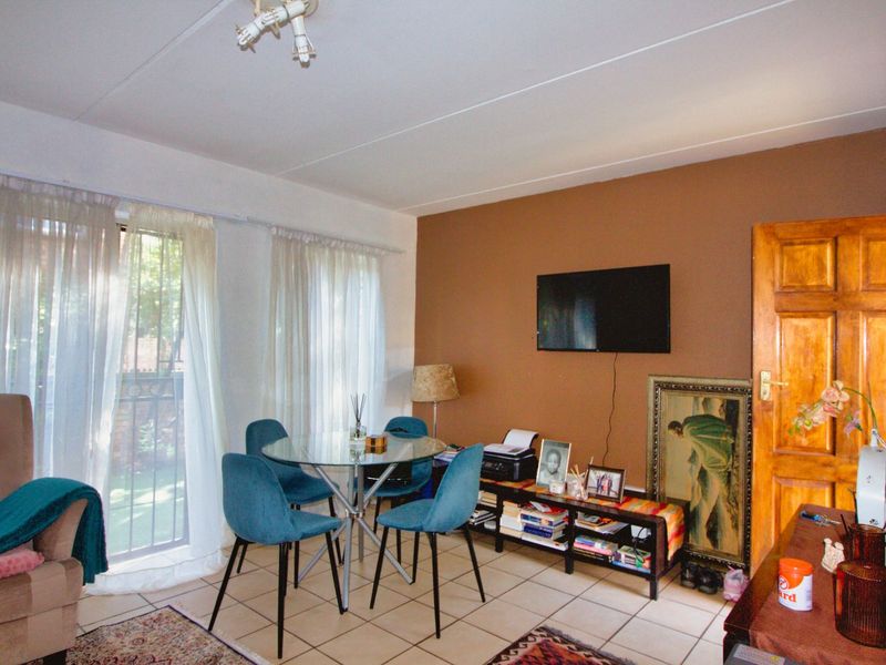 Townhouse For Sale in Bromhof - Photo 2