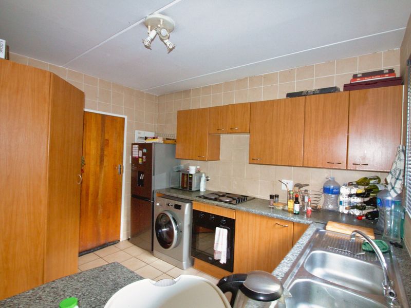 Townhouse For Sale in Bromhof - Photo 4