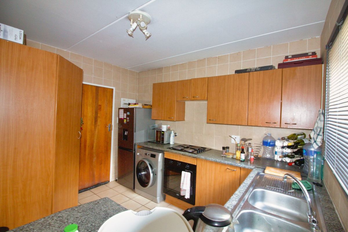 Townhouse For Sale in Bromhof - Photo 4