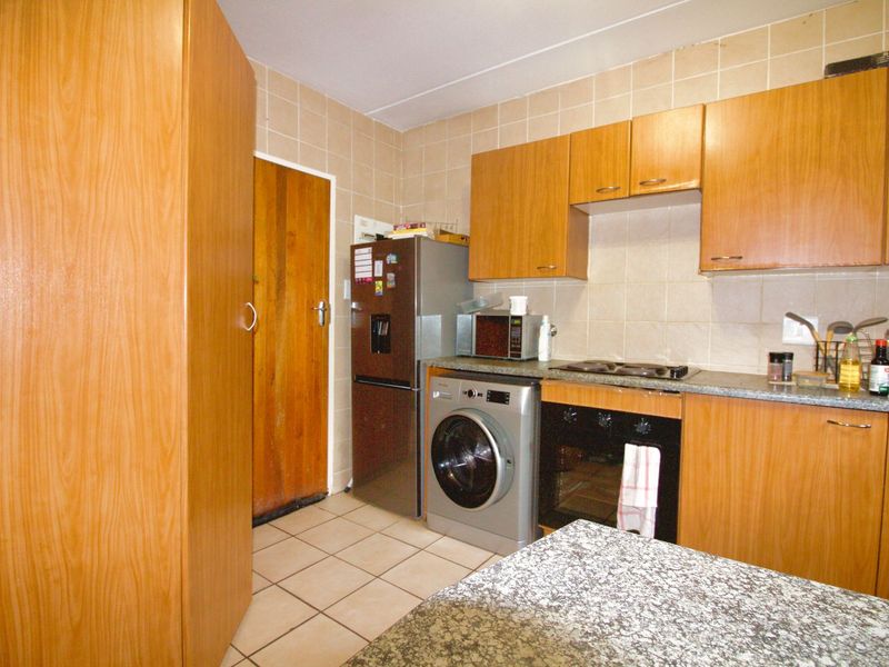 Townhouse For Sale in Bromhof - Photo 5