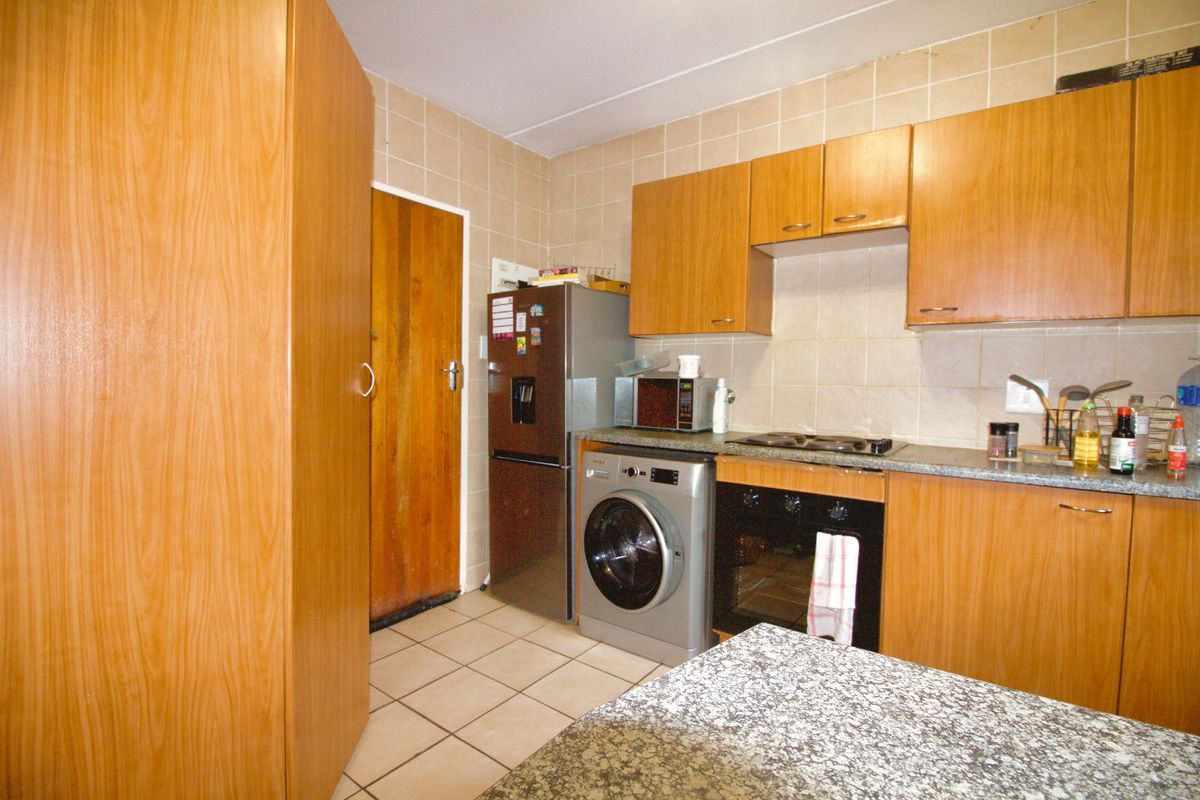 Townhouse For Sale in Bromhof - Photo 5