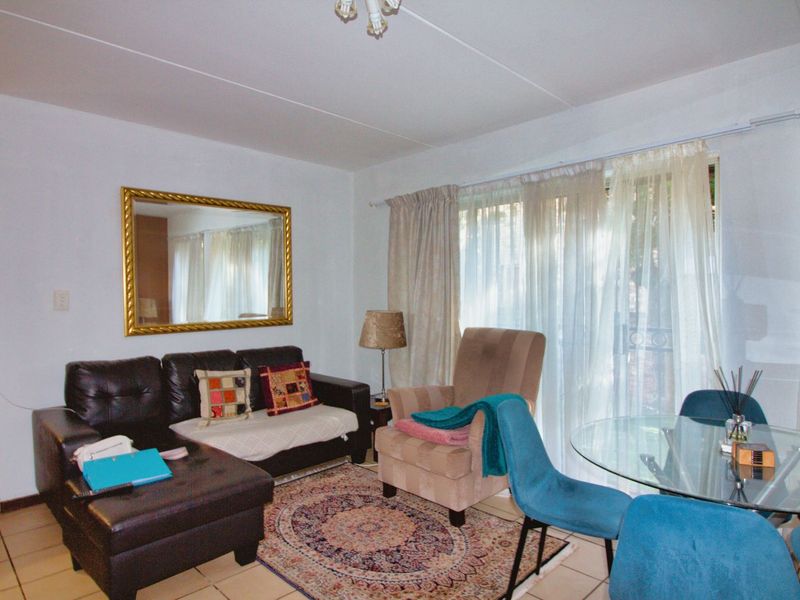 Townhouse For Sale in Bromhof - Photo 3