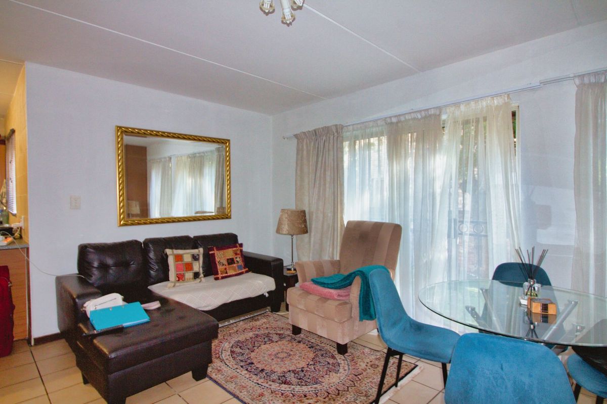 Townhouse For Sale in Bromhof - Photo 3