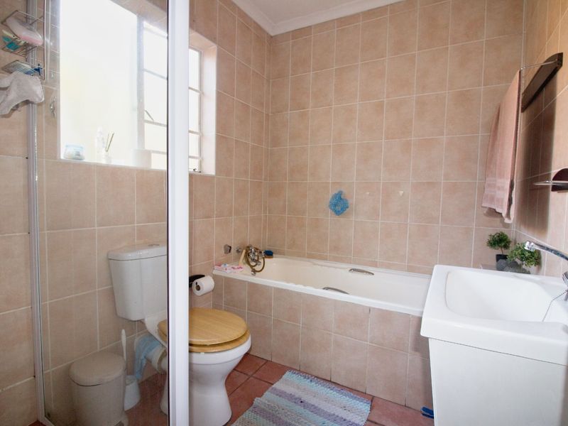 Townhouse For Sale in Bromhof - Photo 10