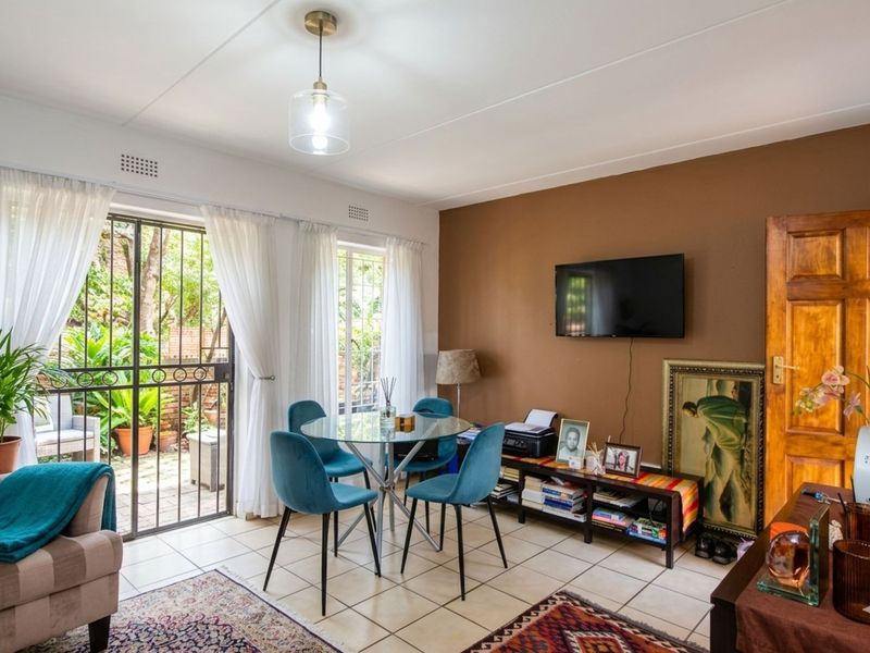 Townhouse For Sale in Bromhof - Photo 2