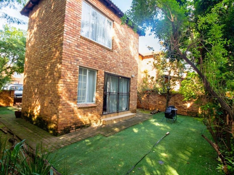 Townhouse For Sale in Bromhof - Photo 1