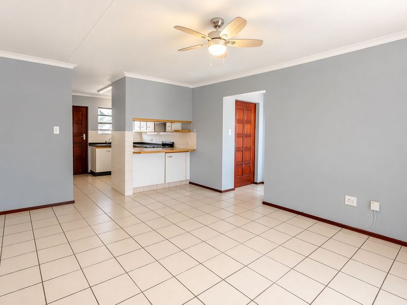 House For Sale in Douglasdale - Photo 8