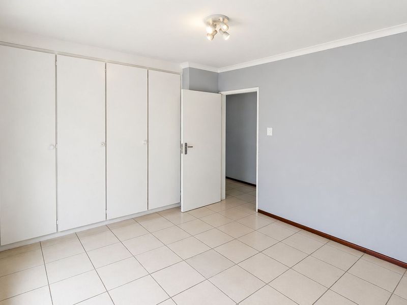 House For Sale in Douglasdale - Photo 5